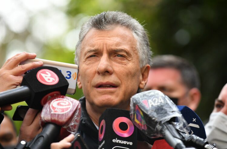 La Justicia procesó al ex Presidente por el espionaje ilegal a los familiares del submarino hundido