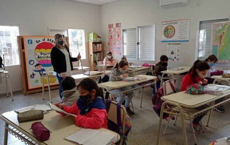 La matrícula escolar estatal tuvo una leve suba en 2021