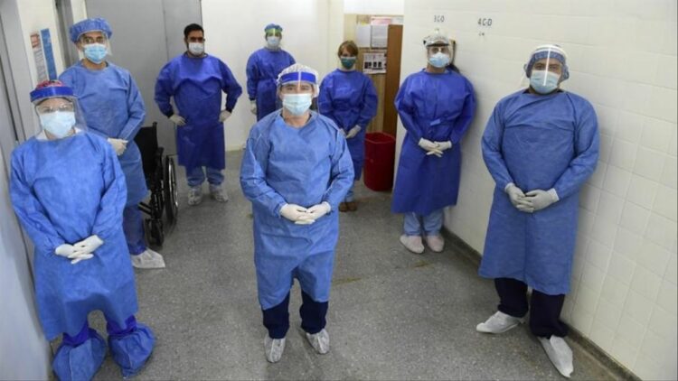 Médicos suspendieron la atención en Unidades Febriles por agresión a un profesional