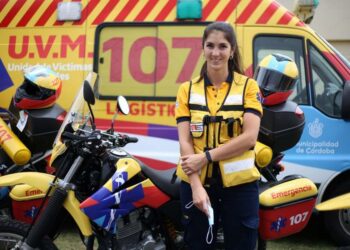 Por primera vez, una mujer conducirá una motoambulancia