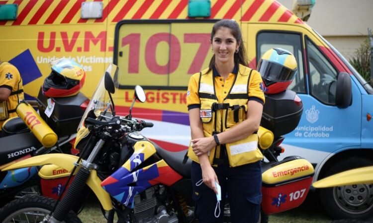 Por primera vez, una mujer conducirá una motoambulancia