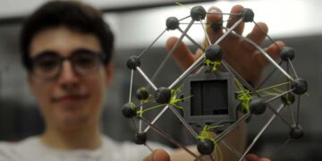 Argentinos crearon la nave espacial más pequeña y económica para que aterrice en la luna     