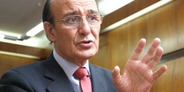 González criticó a la iglesia por su postura “dogmática”