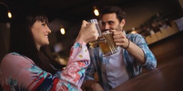 Ofrecen $ 5.000.000 a la pareja que pueda estar un mes sin Internet