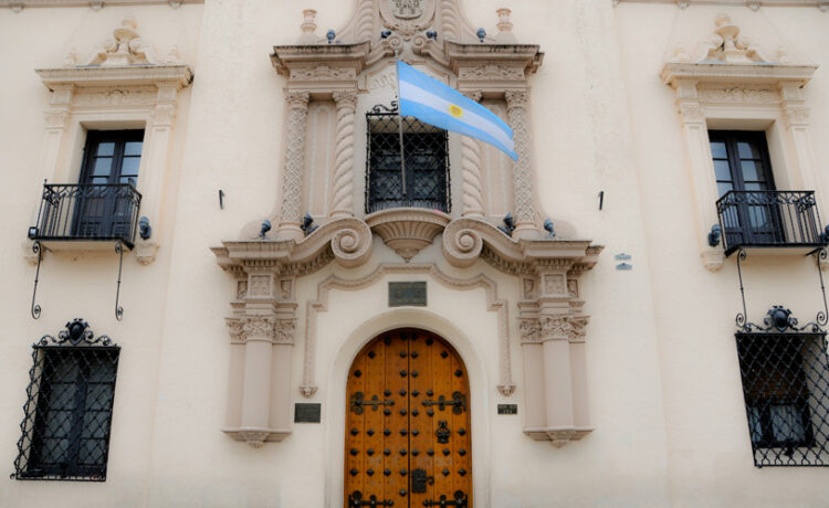 Alegrémonos, pues. El Colegio Monserrat se presenta distinto