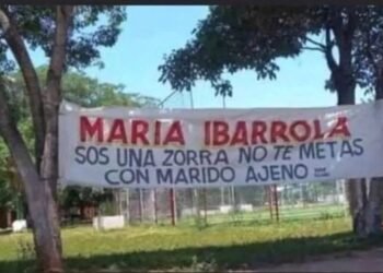 Escrachó a una «robamaridos» en un pasacalle, pero se equivocó e hizo otro para corregir el error
