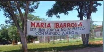 Escrachó a una «robamaridos» en un pasacalle, pero se equivocó e hizo otro para corregir el error