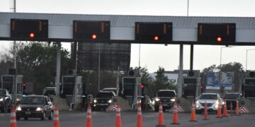 Otro golpe al bolsillo: a partir del sábado suben los peajes y el agua