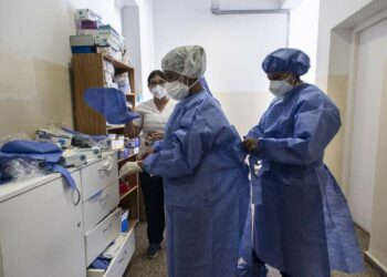 Repudian ataques al personal de salud