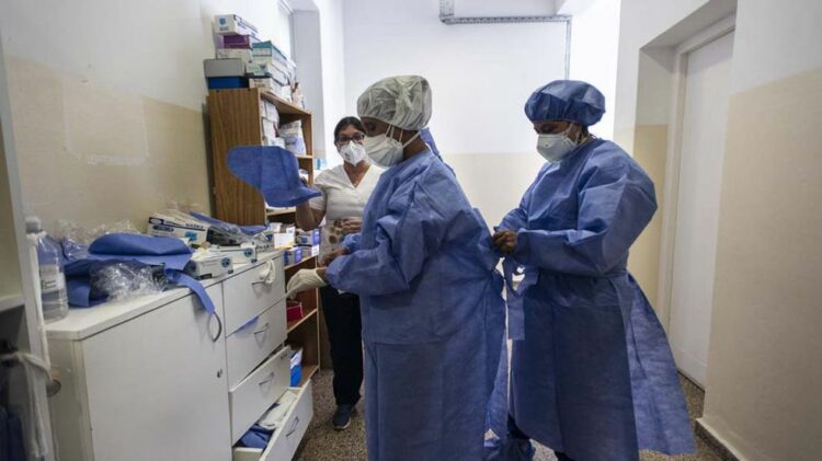 Repudian ataques al personal de salud
