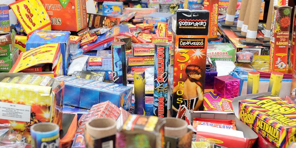 Acuerdan eliminar la producción de bombas y petardos
