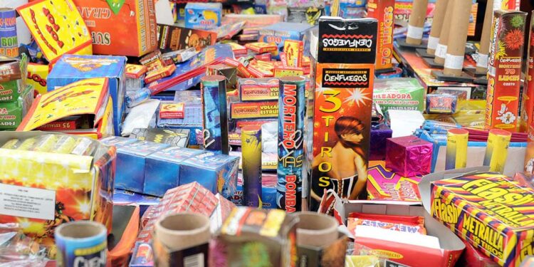 Acuerdan eliminar la producción de bombas y petardos