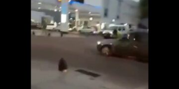 Un remisero quiso evitar un control de alcoholemia y atropelló a un inspector