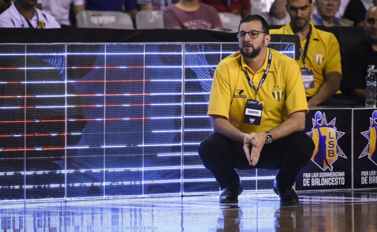 Atenas echó al técnico Saborido y ahora lo remplazará Arrigoni