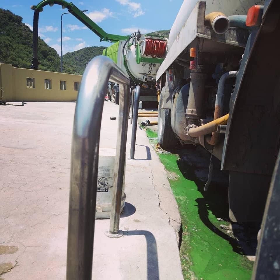 El color verde fluorescente del agua del San Roque vuelve a ser noticia