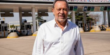 Santos: “Le entregan el cielo argentino a La Cámpora”