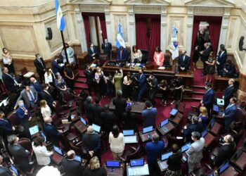 La cámara alta se renovó tras la jura de 24 senadores electos