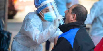 Quienes no tengan esquema de vacunación completo deberán pagar su tratamiento