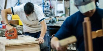 Dos tercios de quienes trabajan «en negro» no alcanzan a reunir un salario mínimo