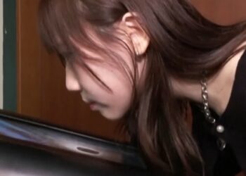 Crean una TV que recrea sabores de alimentos para lamer en su pantalla