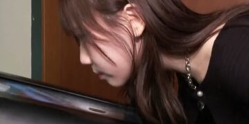 Crean una TV que recrea sabores de alimentos para lamer en su pantalla