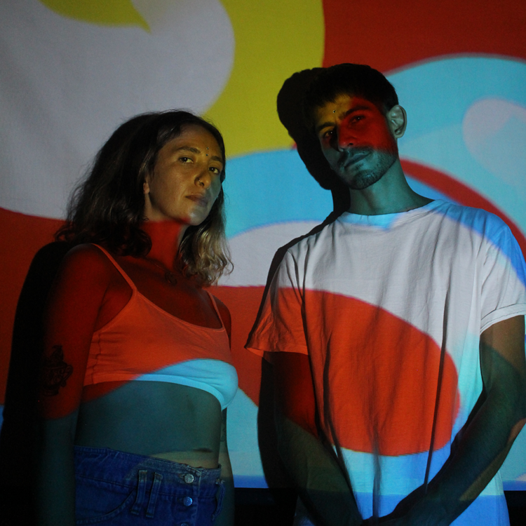 “Las canciones son una manera de ejercitar la poesía presente”