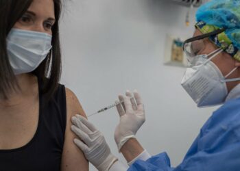 Confirman que la inmunidad de las vacunas contra el Covid-19 se extiende por seis meses