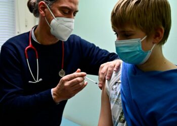 Países europeos iniciaron vacunación contra el Covid-19 en menores