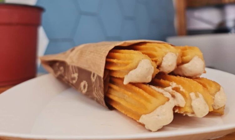 Lanzaron a la venta los churros con salsa de vitel toné