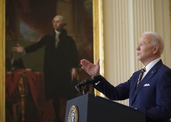 En plenas negociaciones con el FMI, Biden se refirió a Argentina