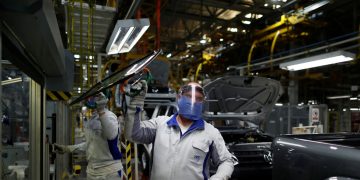 La actividad económica ascendió un 1,7% mensual en noviembre y acumuló una suba de 10,3% en el año
