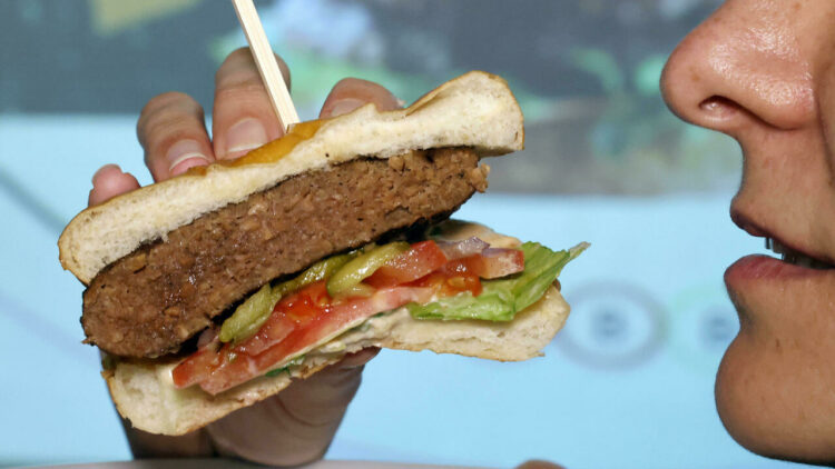robot que fabrica hamburguesas veganas