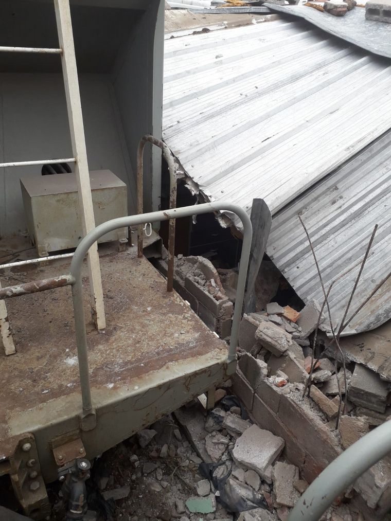 Descarriló un tren y provocó la destrucción de tres casas en Córdoba