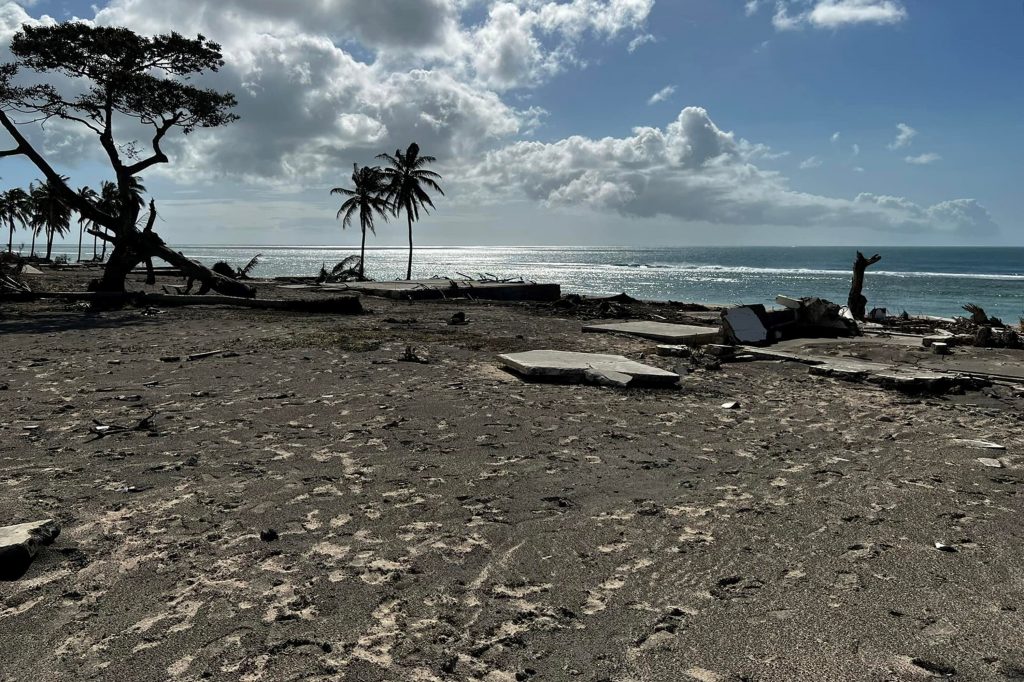 Aviones humanitarios llegaron a las zonas afectadas en Tonga