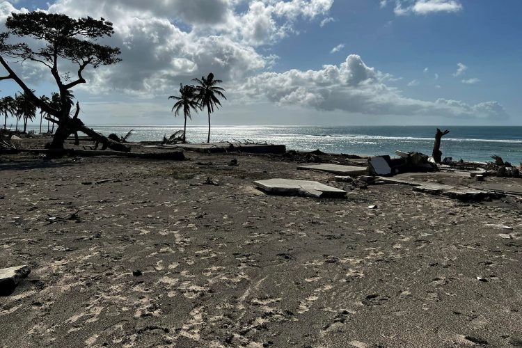Aviones humanitarios llegaron a las zonas afectadas en Tonga