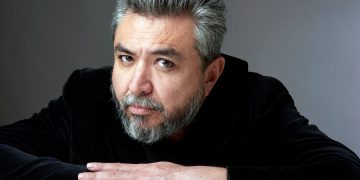 El escritor y periodista Cristian Alarcón ganó el XXV Premio Alfaguara de Novela