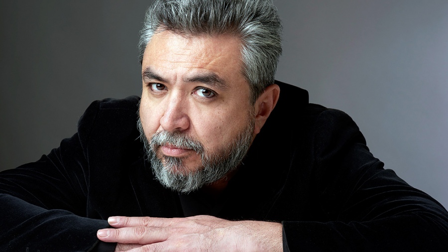 El escritor y periodista Cristian Alarcón ganó el XXV Premio Alfaguara de Novela