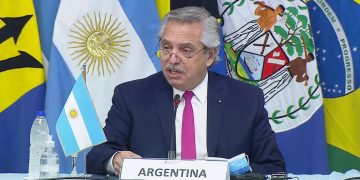 Fernández estrena su cargo en la Celac