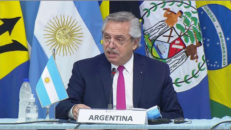 Fernández estrena su cargo en la Celac