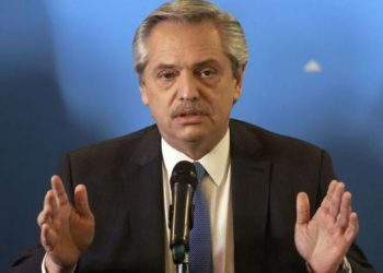 Alberto Fernández defendió su gira en China