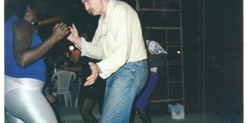 No miren al costado: escritores haciendo cosas