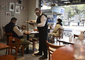 Bares advierten dificultades para aplicar restricciones y piden que se amplíen horarios de cierre