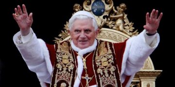 Denuncian a Benedicto XVI de encubrir abusos
