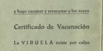 Publicaron un carnet de vacunación de 1932 con un mensaje para los antivacunas