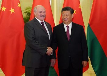 China se reúne con Bielorrusia y alerta a buques extranjeros