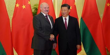China se reúne con Bielorrusia y alerta a buques extranjeros