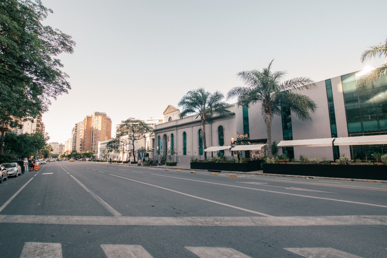 Alternativas turísticas en la ciudad: caminatas por barrios emblemáticos