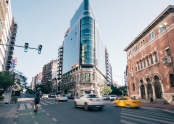 Alternativas turísticas en la ciudad: caminatas por barrios emblemáticos
