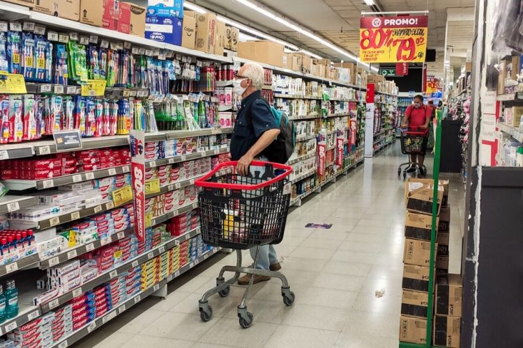 Sexto mes de suba del consumo masivo