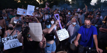 Más de 20.000 usuarios sin luz en el primer día hábil del año